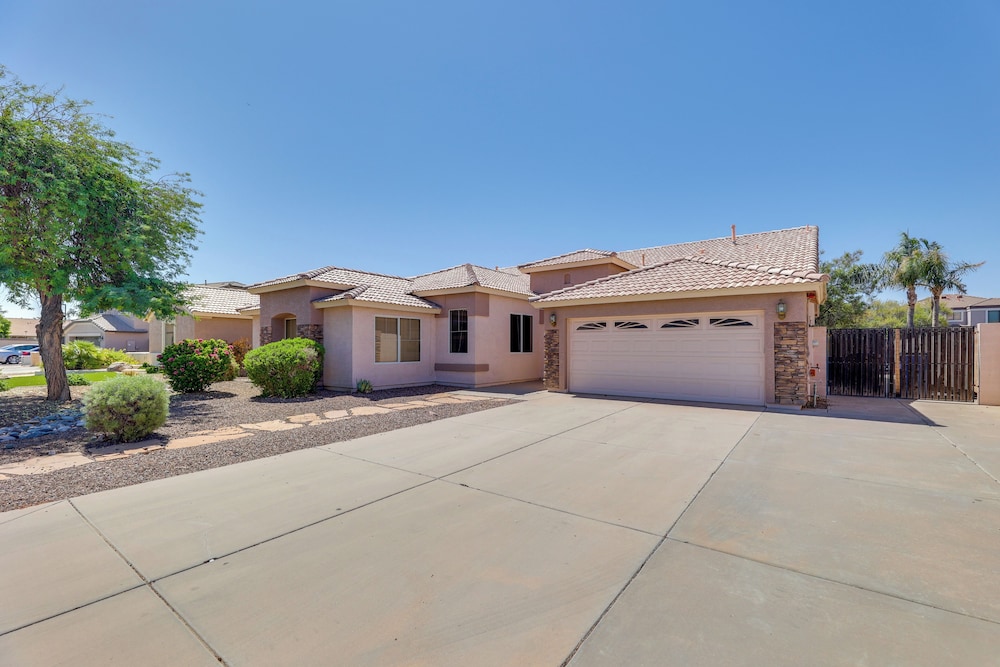 3 Mi to Santan Village: Home w/ Covered Patio