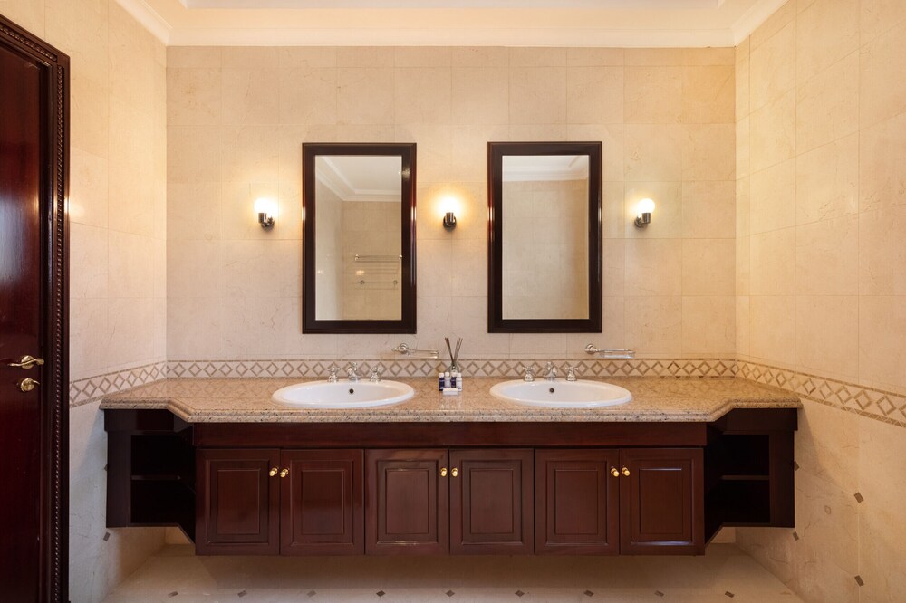 Beachfront Signature Villa - Mint Stay