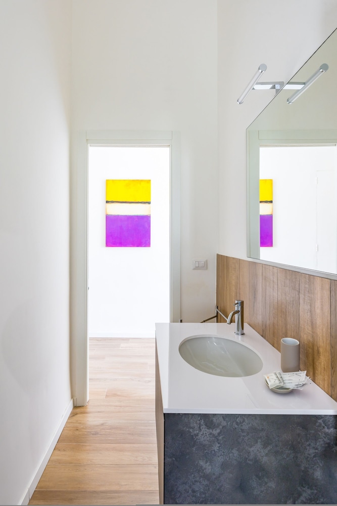 Sunny Panoramic Apartment by Napoliapartments