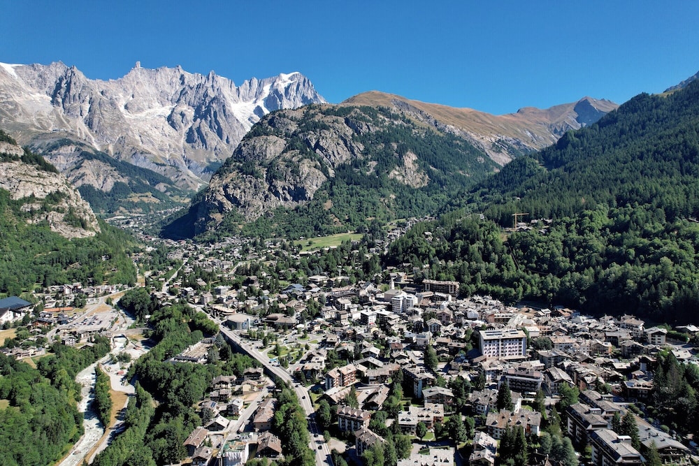 Beautiful Flat In Courmayeur