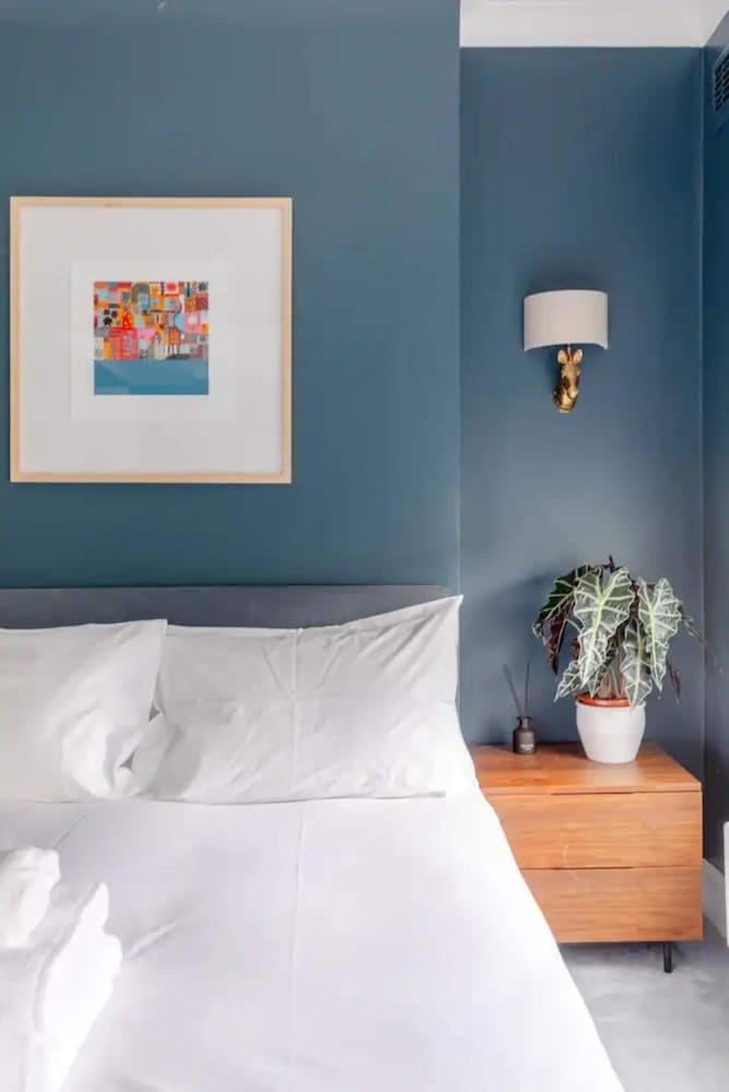 Beautifully Designed 2BD House - by Queen's Park!