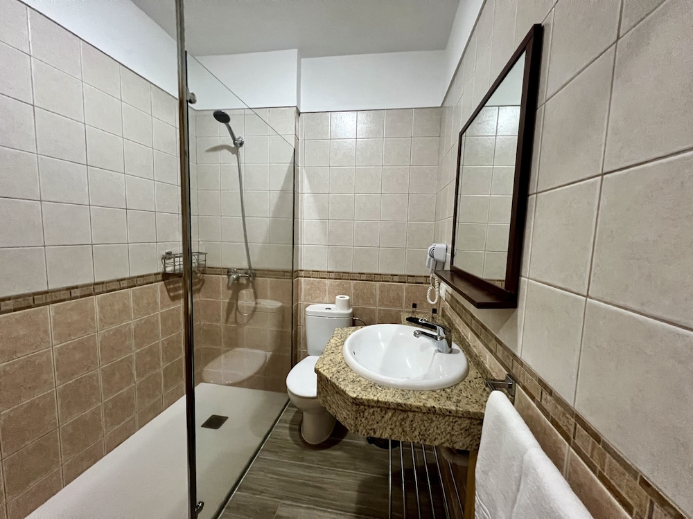 Apartamentos Frontera