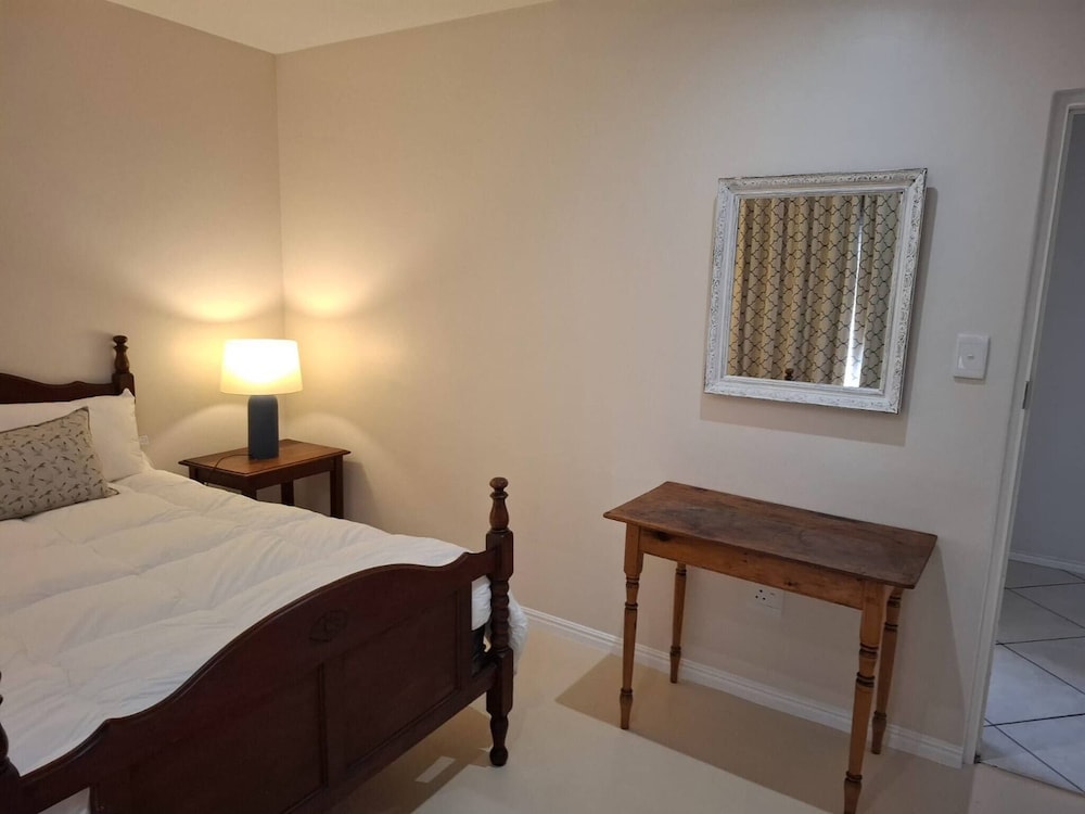 Oosiesrus - Charming Langebaan Villa With Garden View