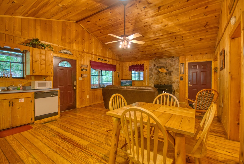 Secret Hideaway #195 by Aunt Bug's Cabin Rentals view 2