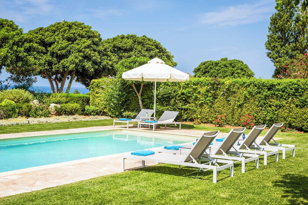 Villa Dionysus