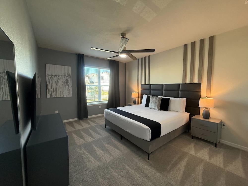 Upstay 20 Guest Capacity Mansion Near Disney