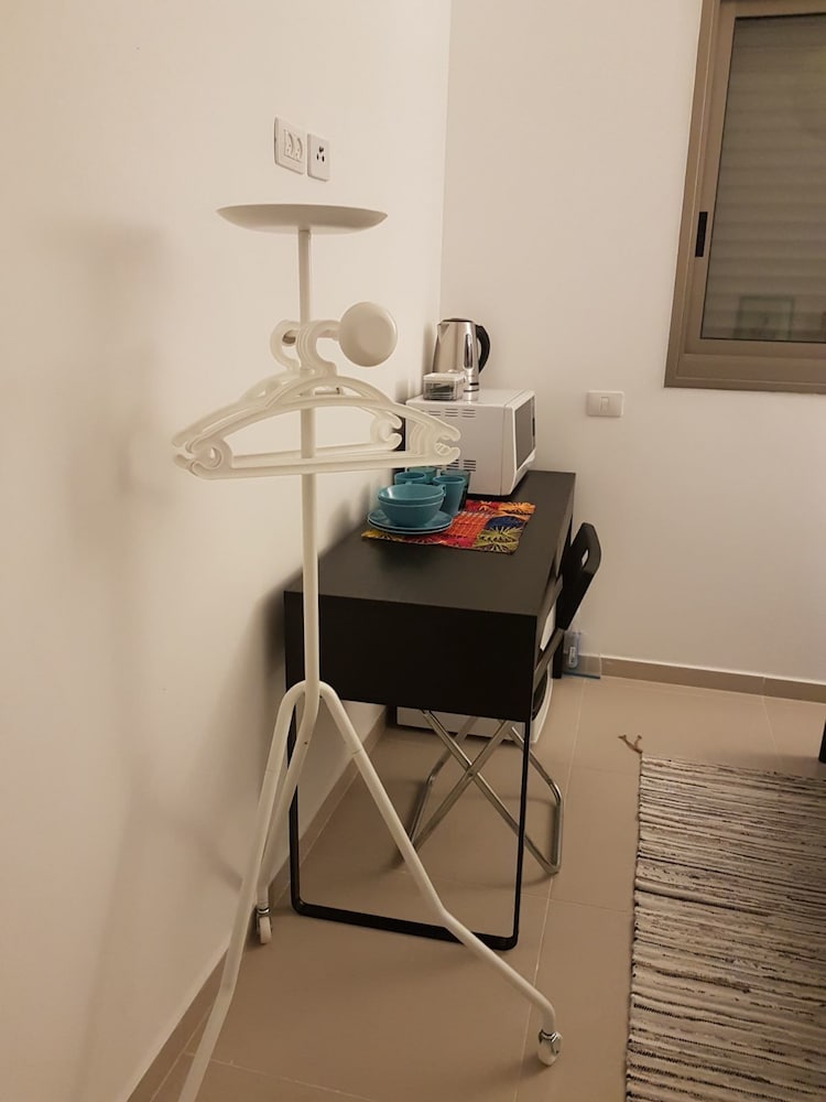 Private Bed and Bathroom in Netanya