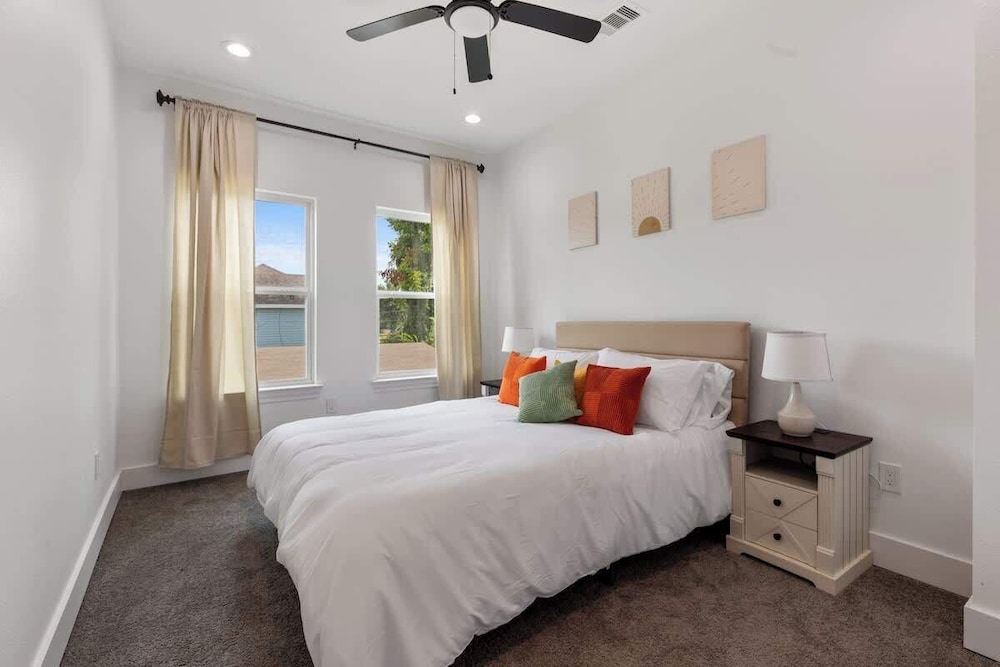 Modern 3BR Family Retreat in Downtown Houston