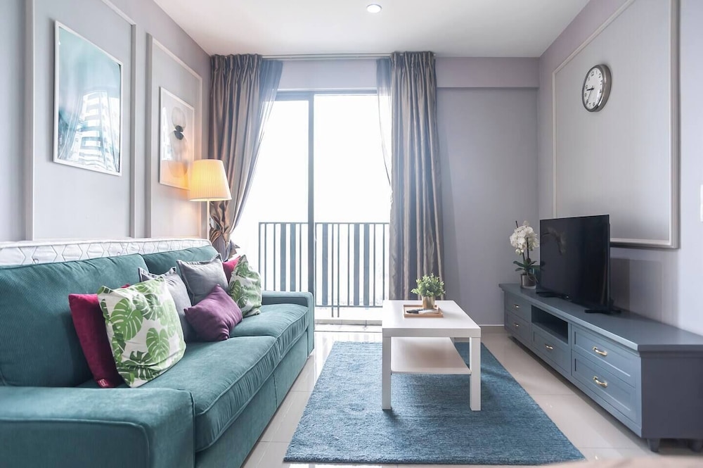ICity Luxury Condo by Smarthome