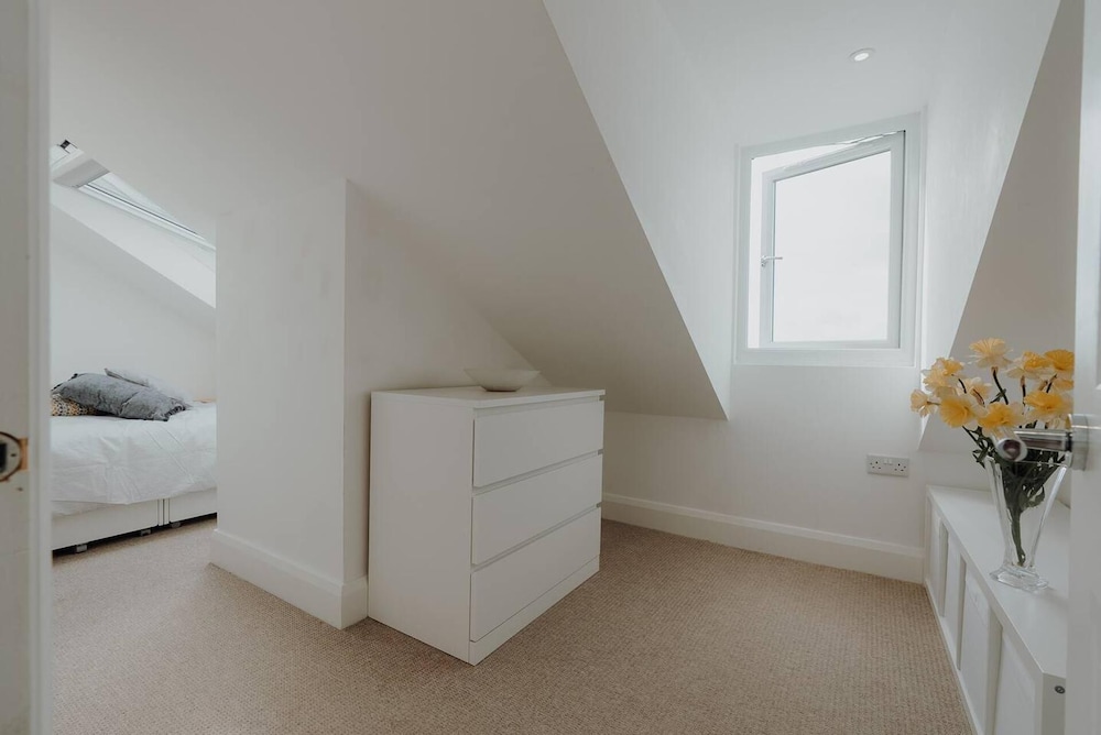 Stylish and Modern 2-bed Apartment in Herne Bay view 4
