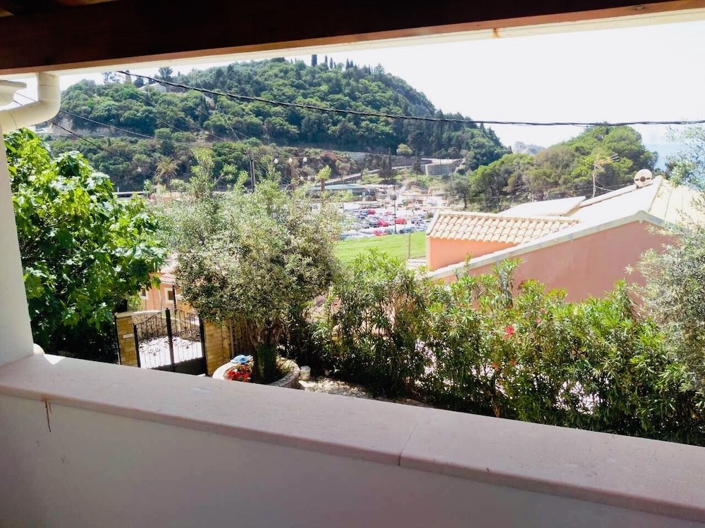 Villa Ampelaki (30 meters to the beach)