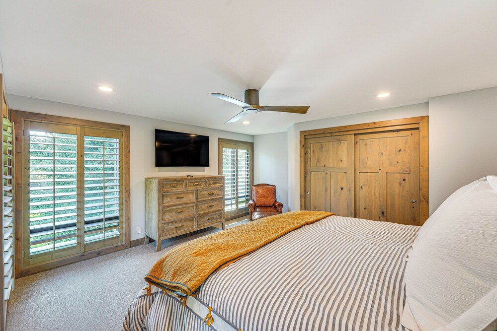 Cozy Sun Valley Townhome w/ Mountain Views! view 2