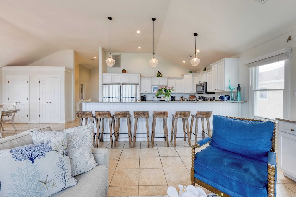 Sleeps 28 Beachfront w/ Pool, Hot Tub, Game Room Atlantic Watch by Avantstay