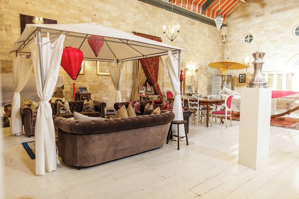 Artisan Hall Stunning Grandeur Cotswolds
