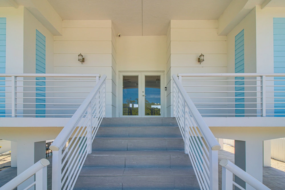 < 1 Mi to Pennekamp State Park: Luxe Home w/ Dock!