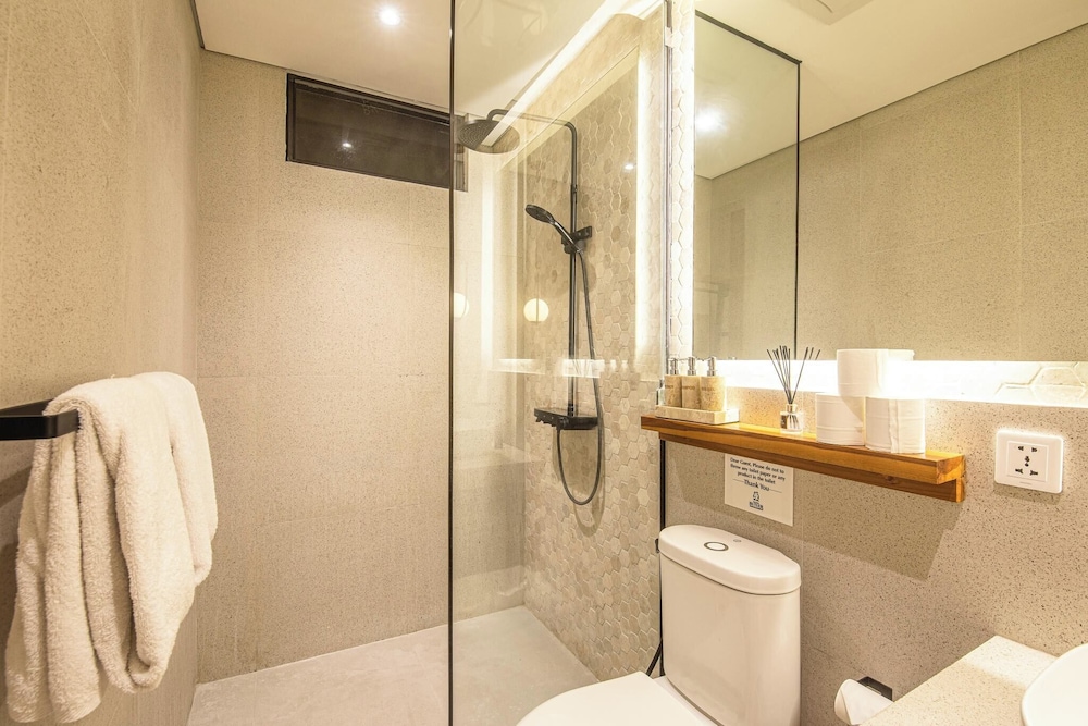 Elegant 4BR Seminyak Villa 10min From the Shore