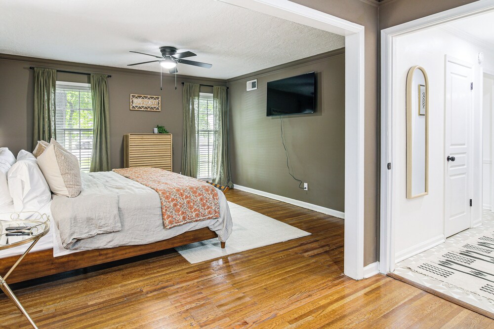 6 Mi to Shelby Farms Park: Family Home in Memphis