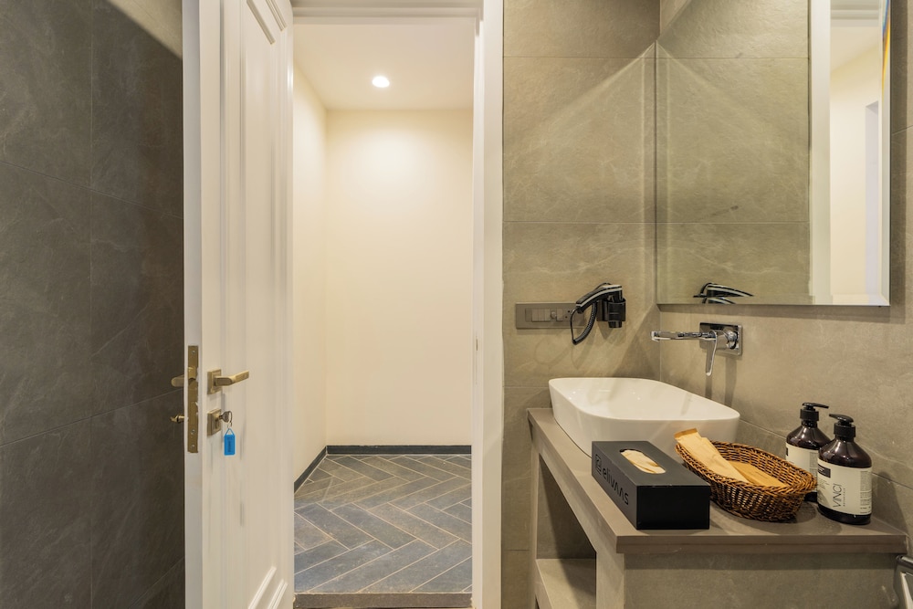 ELIVAAS Laguna Camellia | Luxe 4 BHK Villa Near Popular Beaches with Private Pool