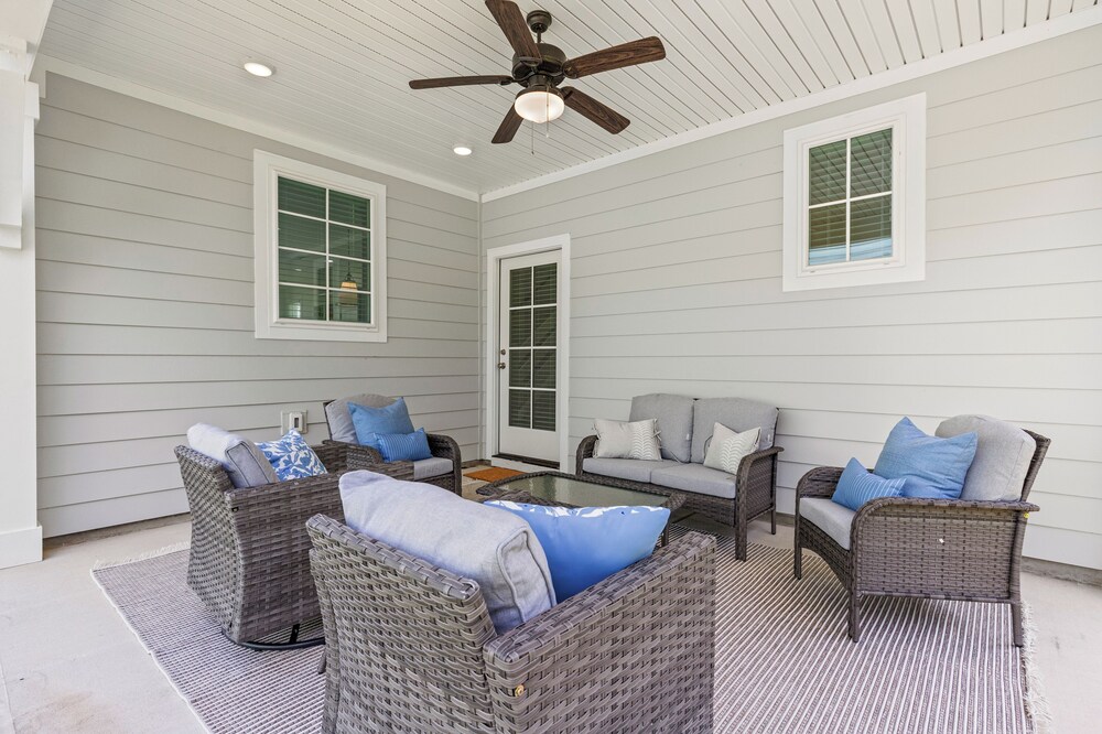 Spacious 6BR Beach Home Sleeps 15 Relax & Reconnect at Coastal Breeze