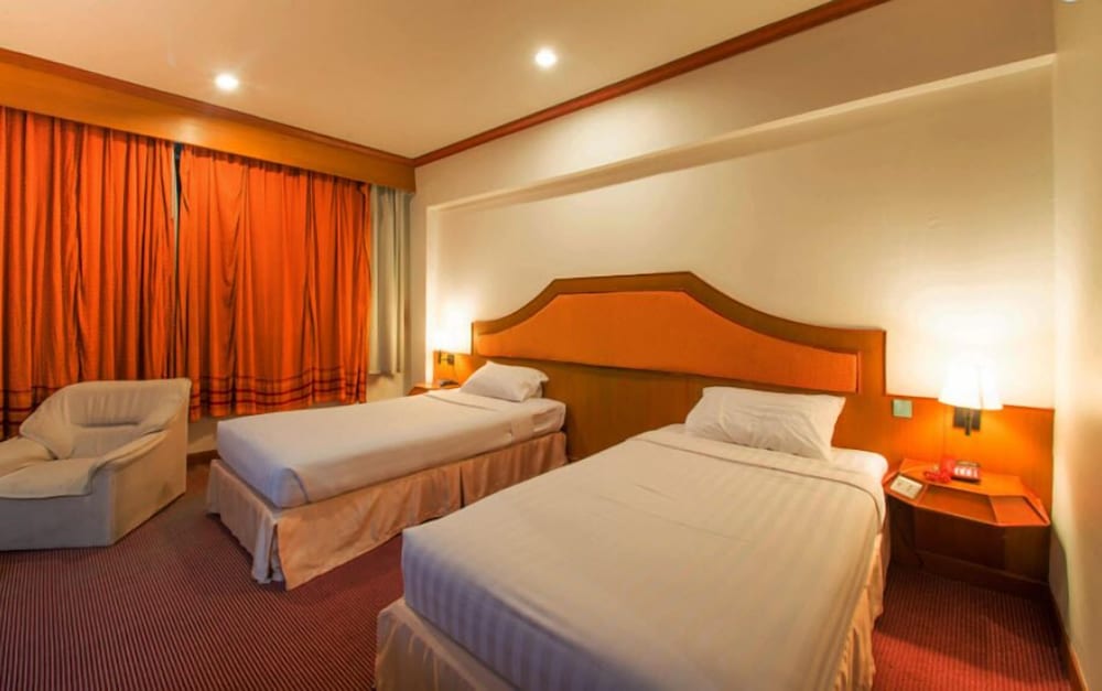 Thepnakorn Hotel