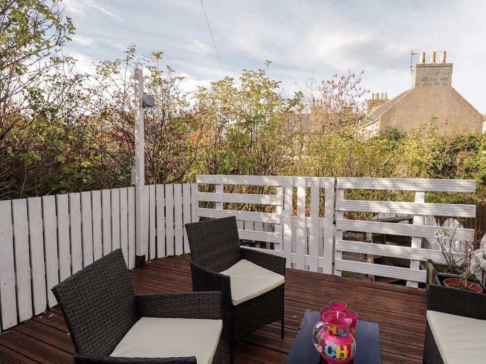 2 Seafield Place