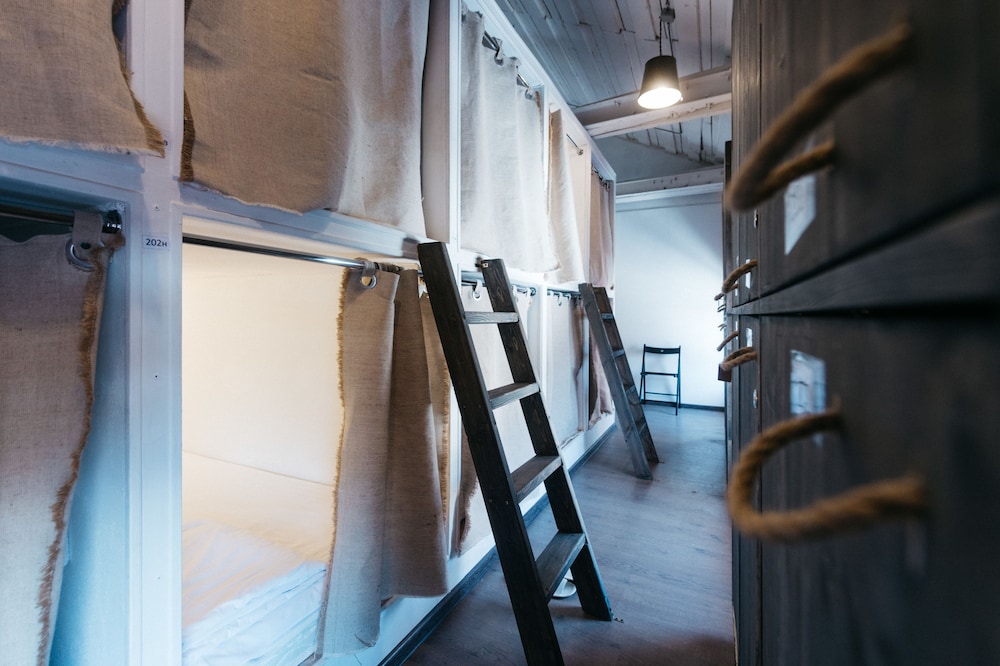 Keds Hostel & Coffee house