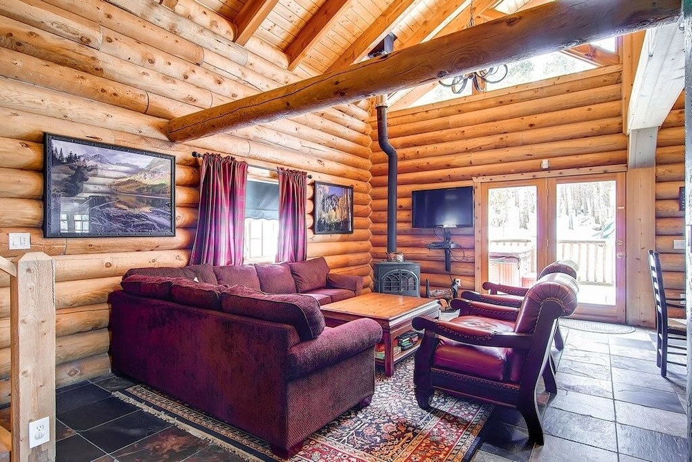Snowshoe 4 Bedroom Home by RedAwning