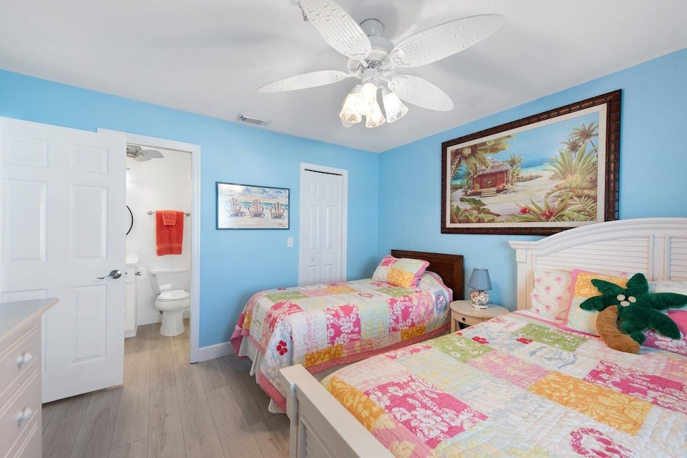 Gulfwatch 214 2 Bedroom Home by RedAwning view 5