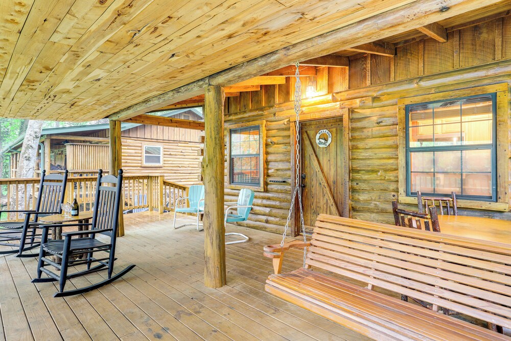 Deck & Views: Little Red River Retreat!