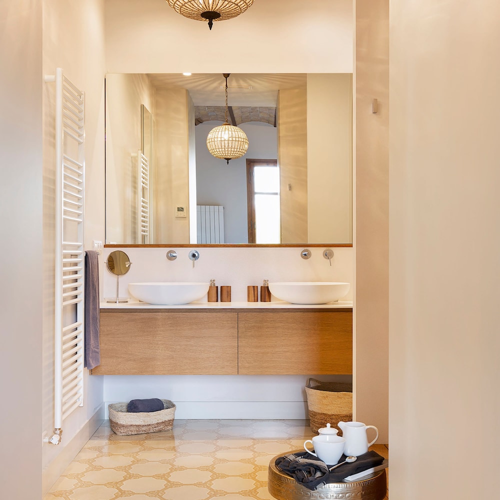 The Avenue 2BR Luxury Unit in Diagonal Ave