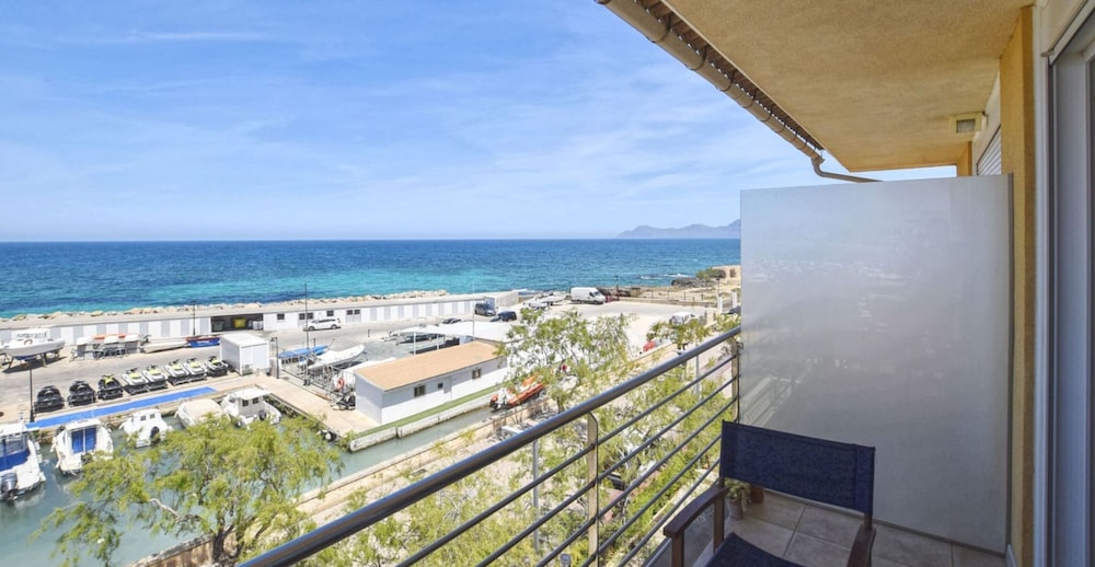 Modern Apartment in Can Picafort Nice View of the Harbor, Near the Beach photo 3