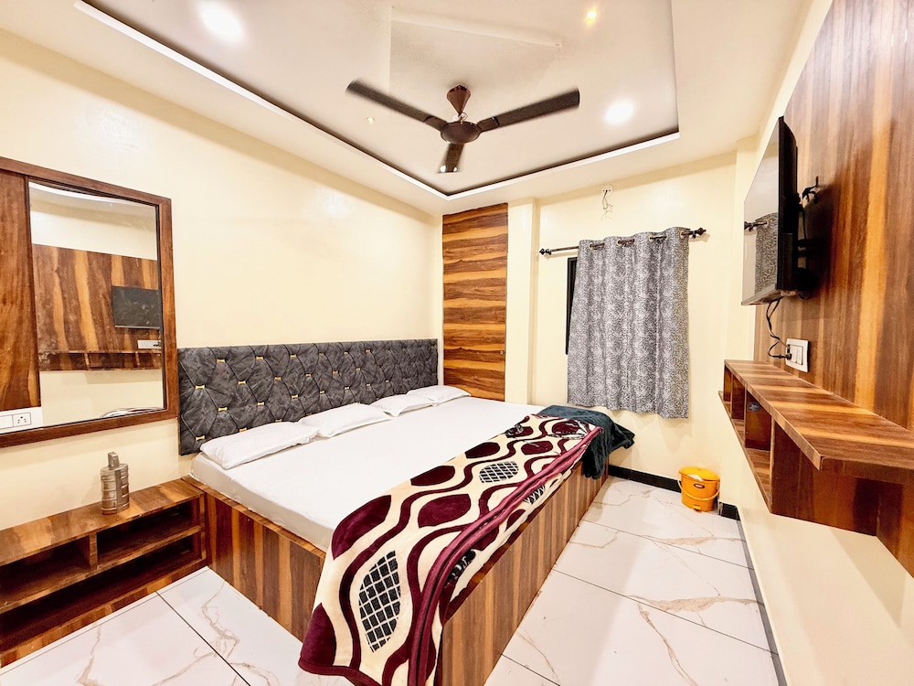 Hotel DMD Inn near Temple & Rail Staion
