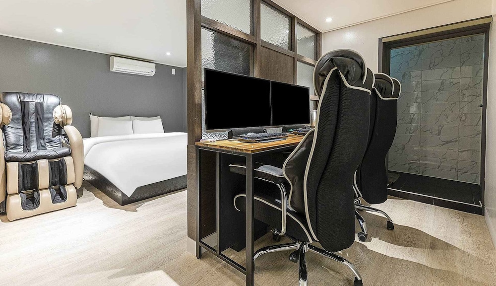 Hotel A