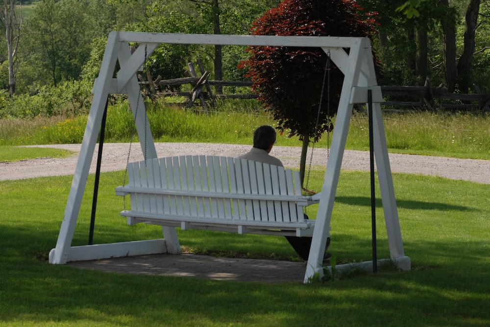 Golden Pathways Retreat and B&B