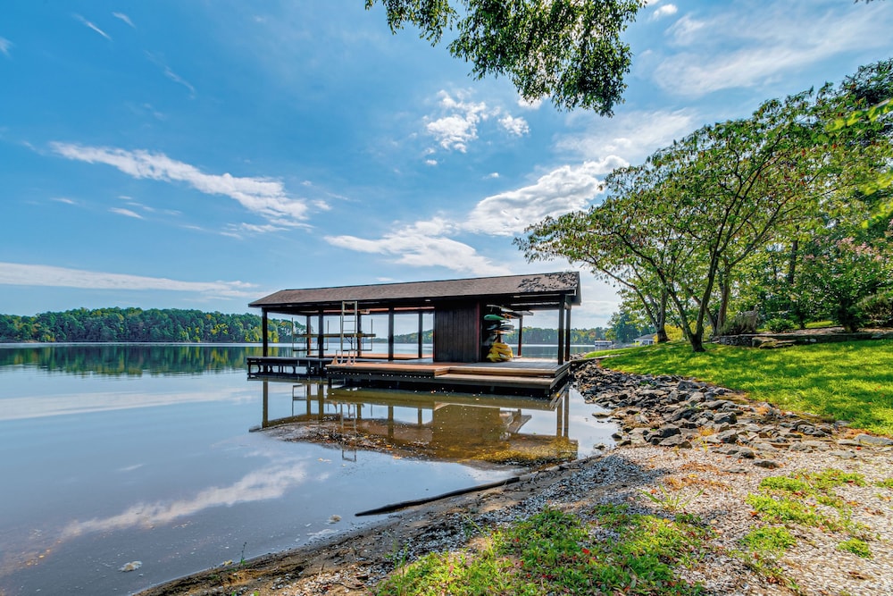 Hyco Lake Escape w/ Deck & Dock: Families Welcome!