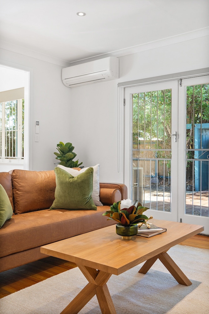 Bright 3-bed With Garden by Banks Street Reserve
