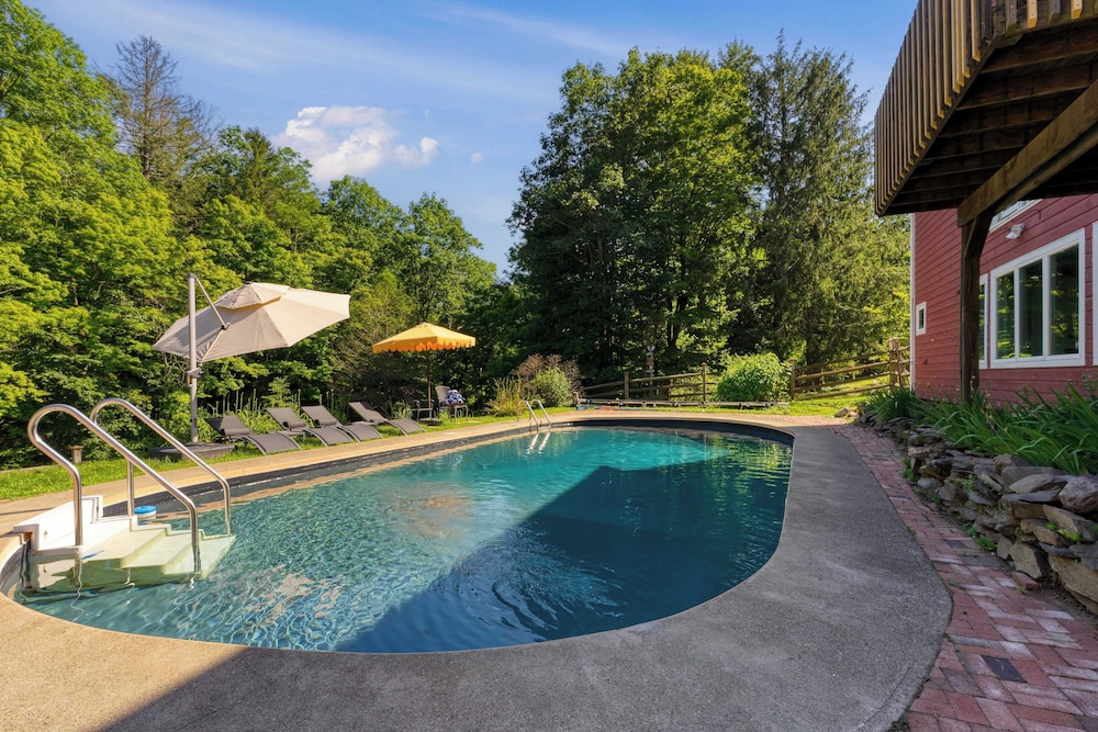 Historic Barn Retreat w/ Pool & Pond Views Longview Pond Lodge by Avantstay
