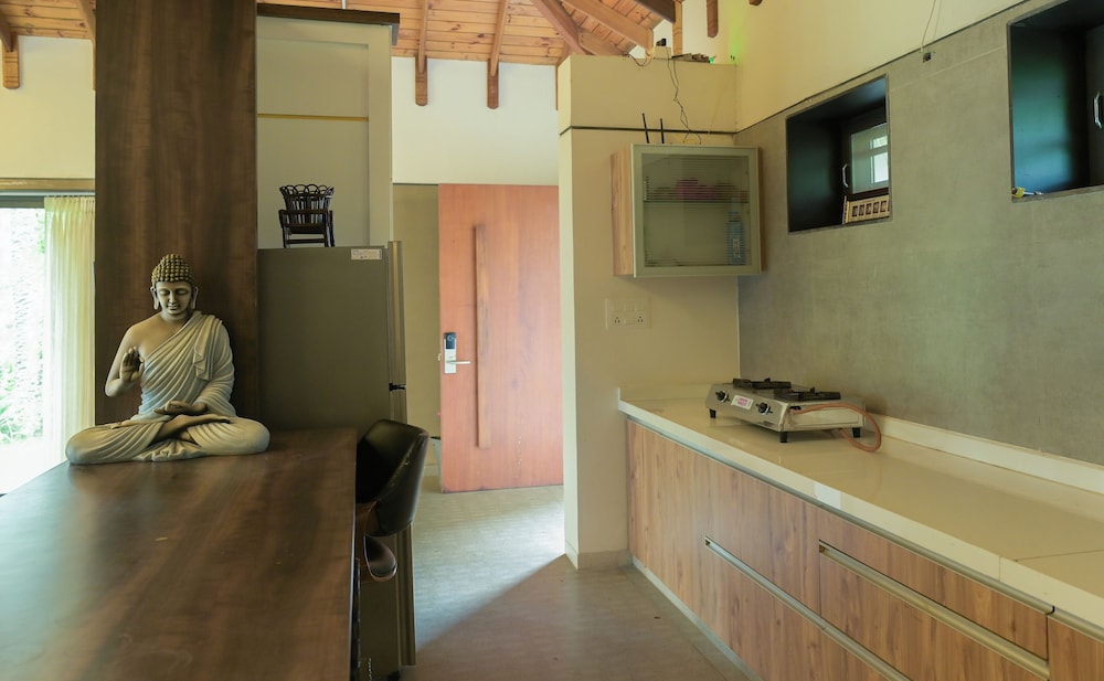 StayGuru Luxury Villa