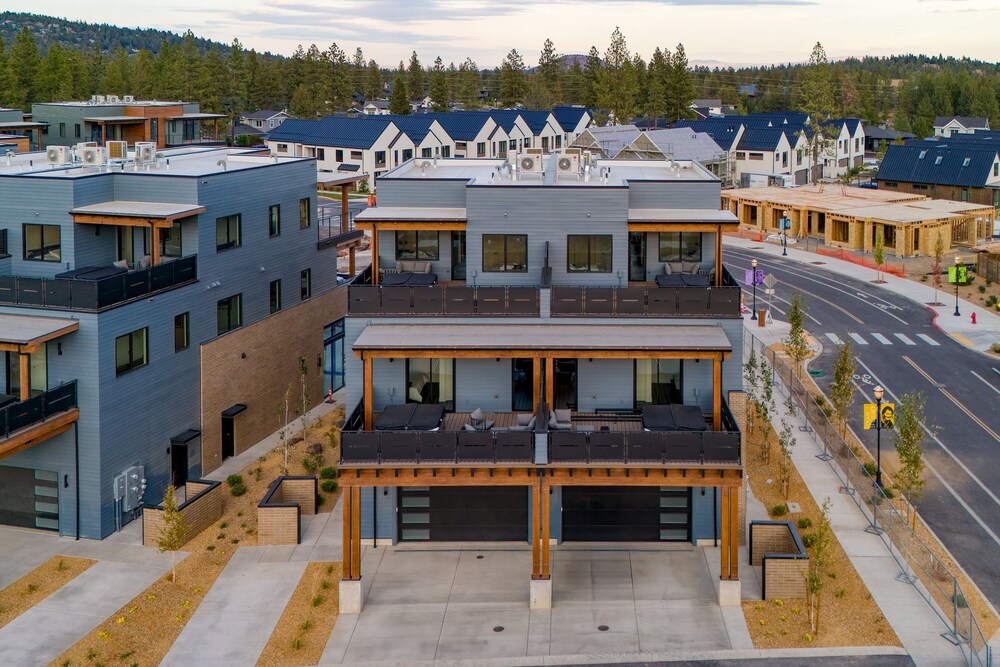 1216 Skyline Ranch 200 Downtown Location Private Hot Tub Mins to Old Bend