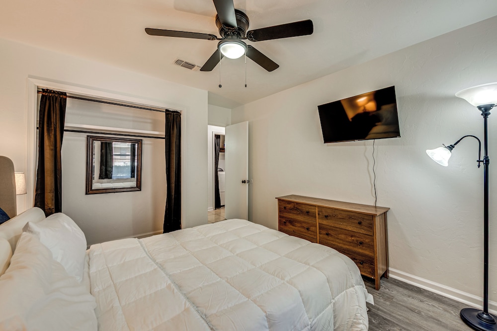 Group-friendly Rental 5 Mi to Dtwn Tallahassee!
