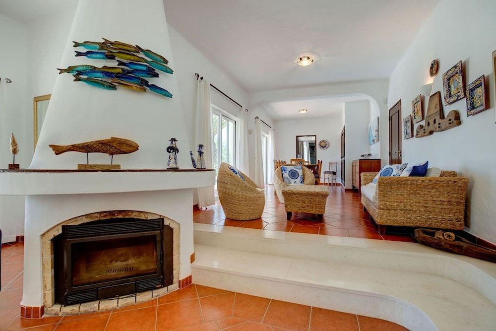 Casa Ninho Spacious 5 Bedroom Villa in an Enviab