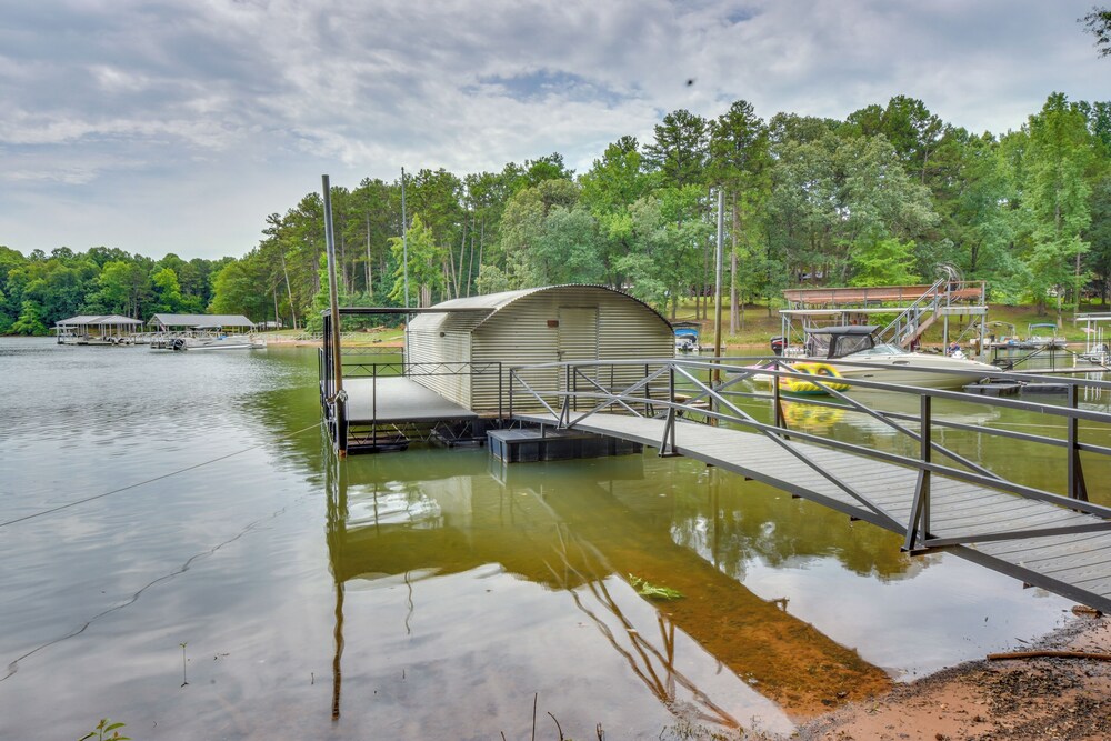 Peaceful Lake Hartwell Hideaway w/ Boat Dock! - Property Image 5