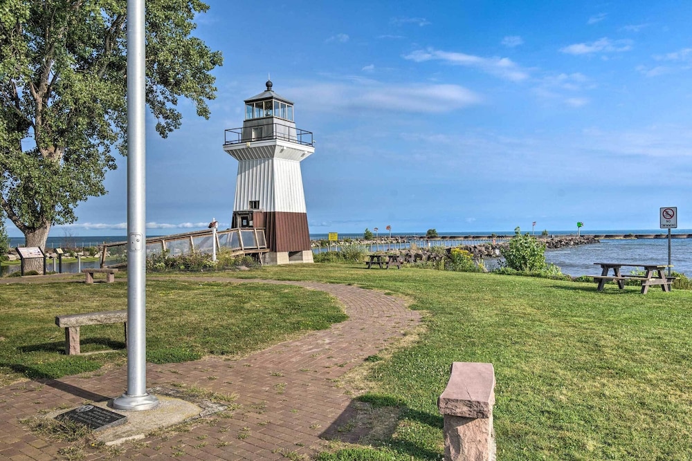 Lakeside Kent Home w/ Pier + Boat Ramp Access view 5
