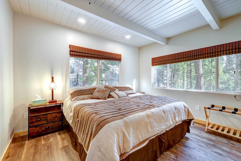California Cabin Rental - Hike, Ski, Boat!