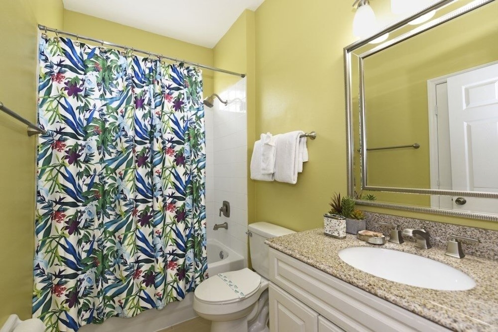 Spacious 4br Villa W/ Pool & Games Room, 3 Miles From Disney 4 Bedroom Villa