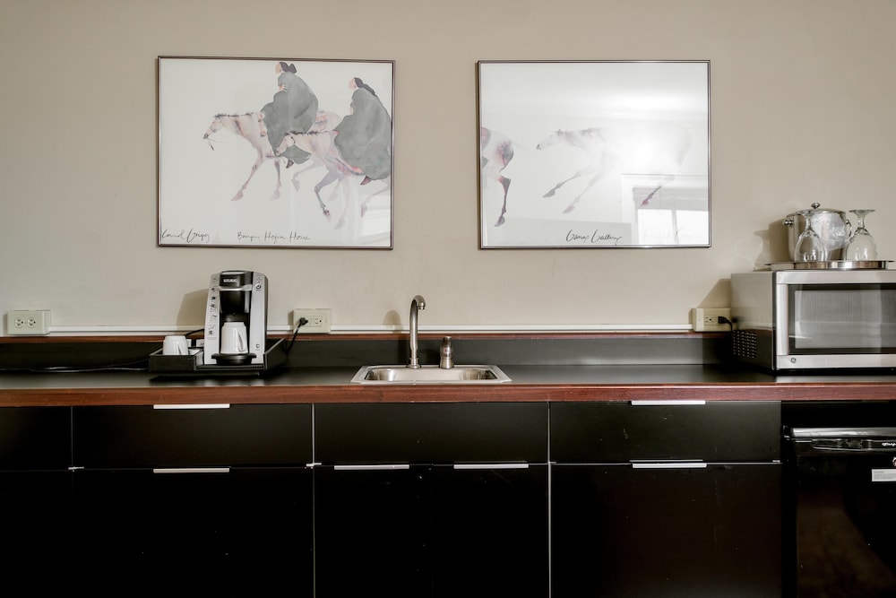Hotel 340 - Property Image 1