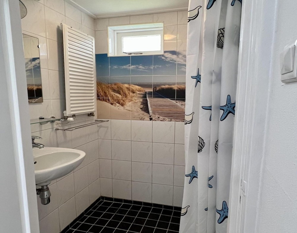 Pet-friendly Bungalow Near Beach