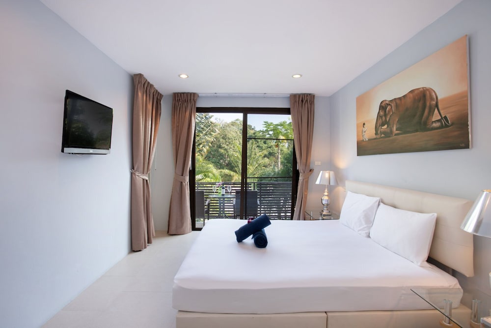 Grand Tropical Pool Villa Oxavia NaiHarn view 5