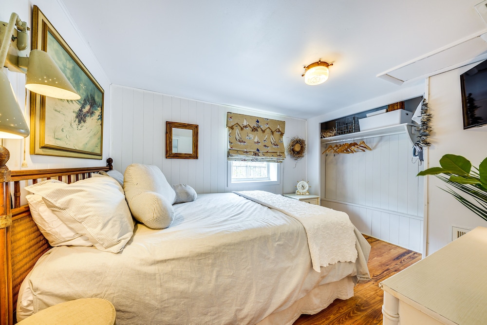 Oceanfront Amelia Island Cottage: Deck & Boardwalk