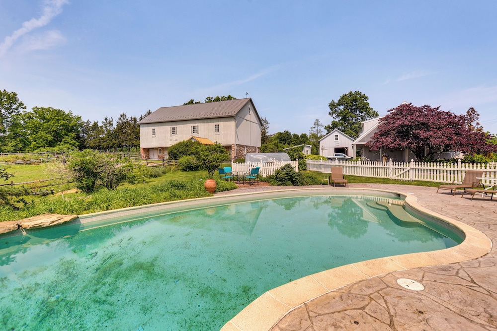 8 Mi to Reading: Spacious Farmhouse Retreat!